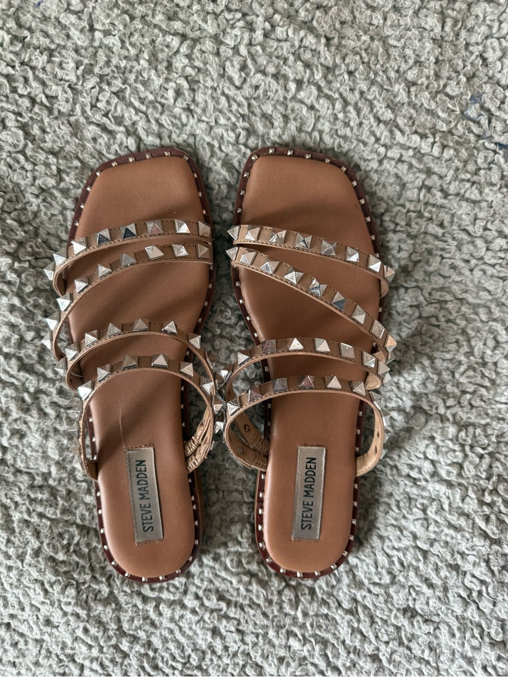 Steve Madden Tan Pyramid-Stud Slide Sandals